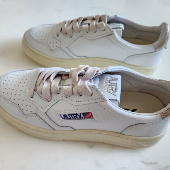 NWT Autry Medalist Low Women’s Sneakers – Retro Vibes in White Gold ✨👟 - Picture 6 of 11